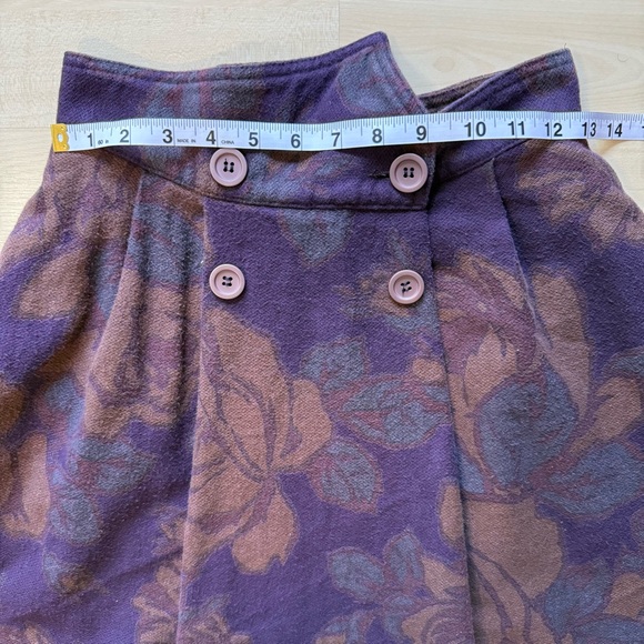 Vintage | Floral Print A-Line Skirt with Inverted Basque Waistline - Picture 12 of 13